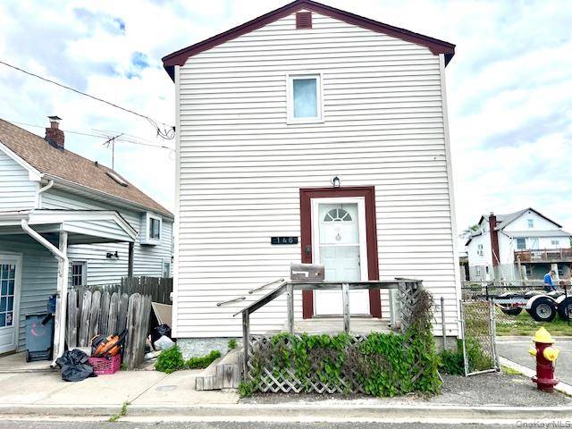 3 Bedroom Home for Sale in Bellmore, New York, USA - 1
