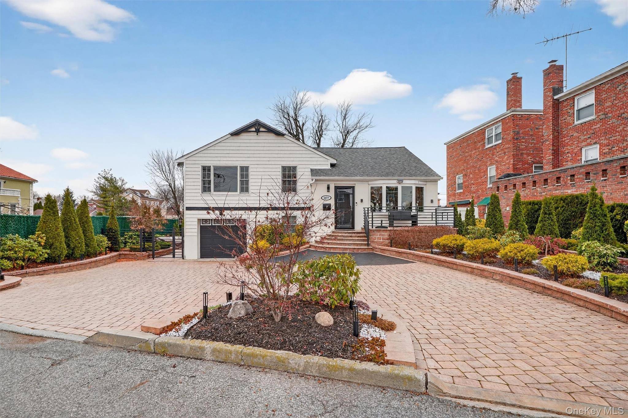 Casa com 3 Quartos à Beira-Mar à Venda em Bronx - Nova Iorque - EUA - 2