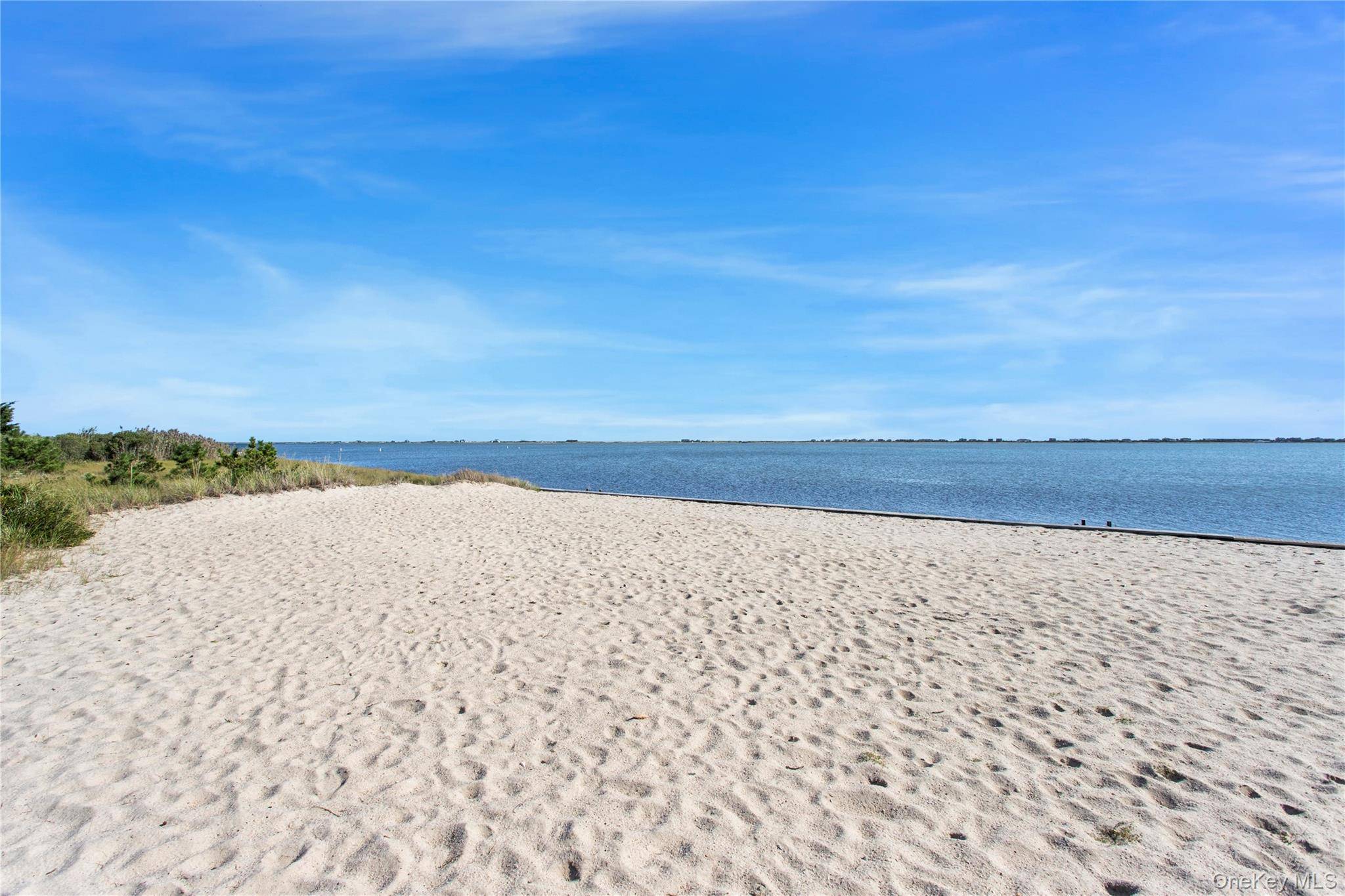 Casa de 3 Dormitorios en Venta en East Quogue, Nueva York, EE. UU. - 4