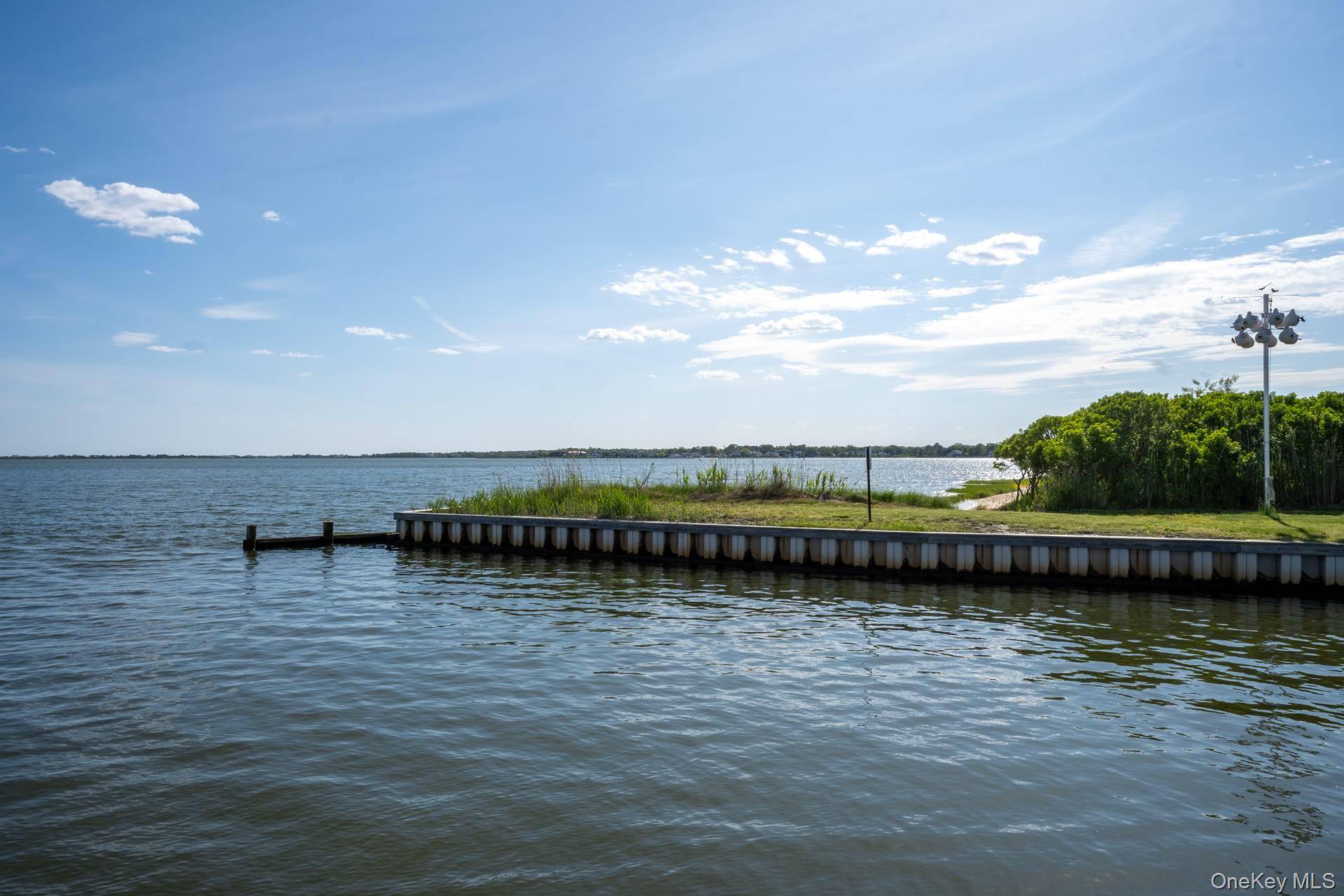 Casa de 3 Dormitorios en Venta en East Quogue, Nueva York, EE. UU. - 6