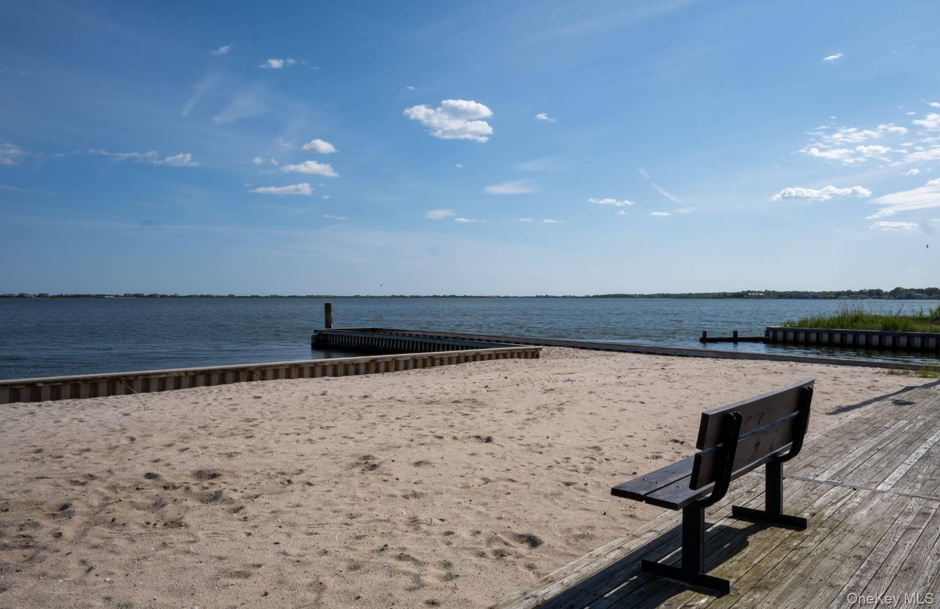 Casa de 3 Dormitorios en Venta en East Quogue, Nueva York, EE. UU. - 8