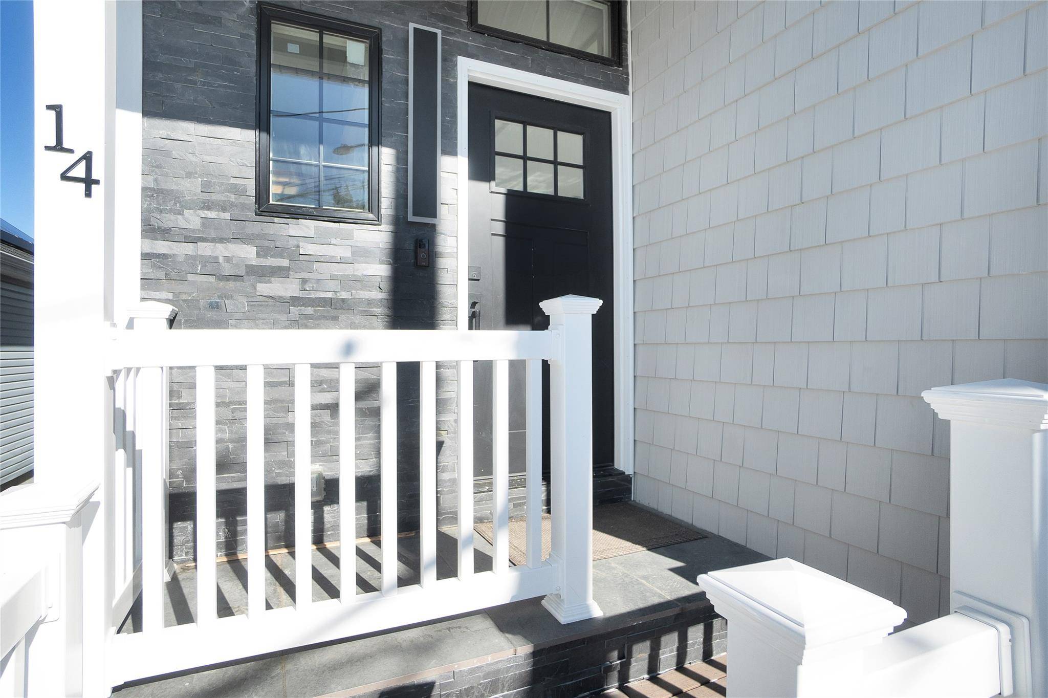 Casa de 3 Dormitorios Frente al Mar en Venta en East Rockaway - Nueva York - EE. UU. - 2