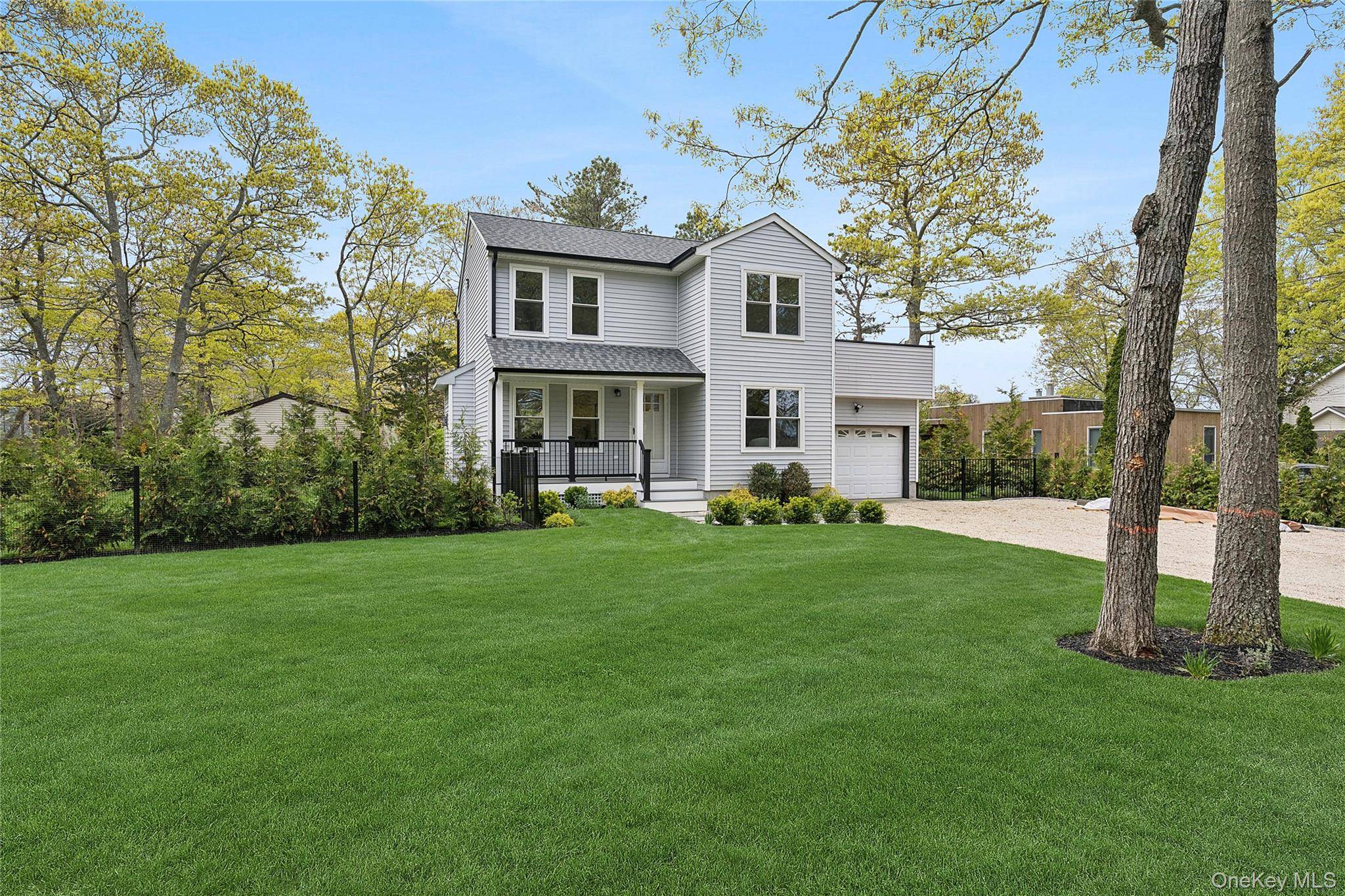 Casa de 3 Dormitorios en Venta en Hampton Bays - Nueva York - EE. UU. - 1