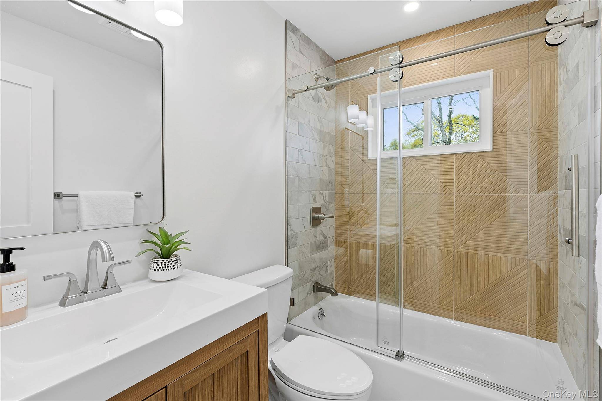 Casa de 3 Dormitorios en Venta en Hampton Bays - Nueva York - EE. UU. - 7
