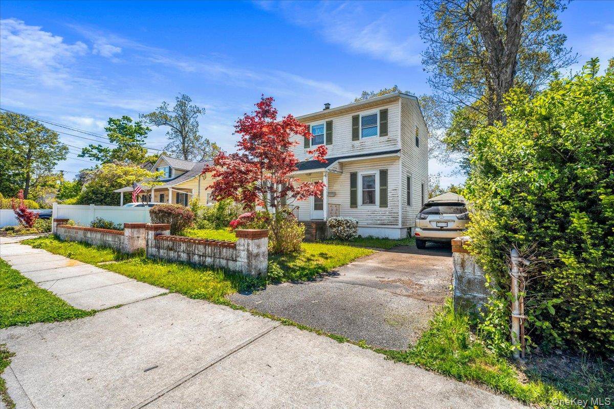 3 Bedroom Waterfront Home for Sale in Islip - New York - USA - 2