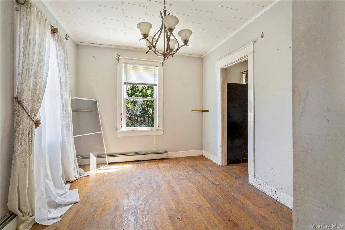 3 Bedroom Waterfront Home for Sale in Islip - New York - USA - 3