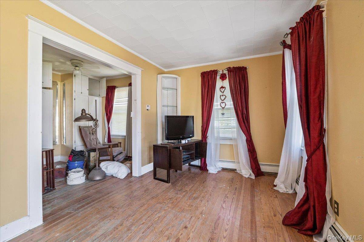 3 Bedroom Waterfront Home for Sale in Islip - New York - USA - 4