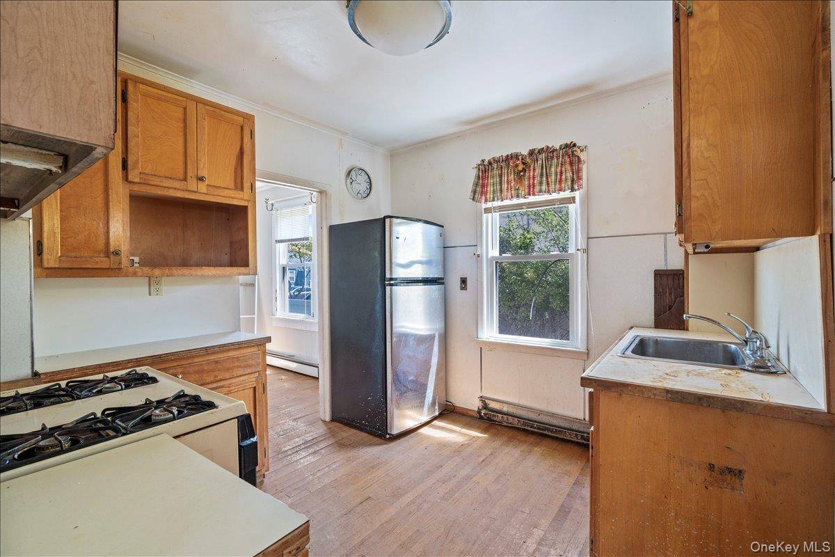 3 Bedroom Waterfront Home for Sale in Islip - New York - USA - 6