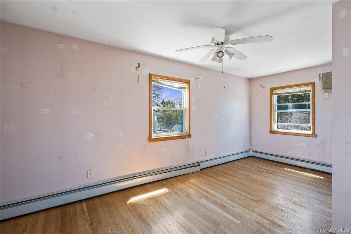 3 Bedroom Waterfront Home for Sale in Islip - New York - USA - 8