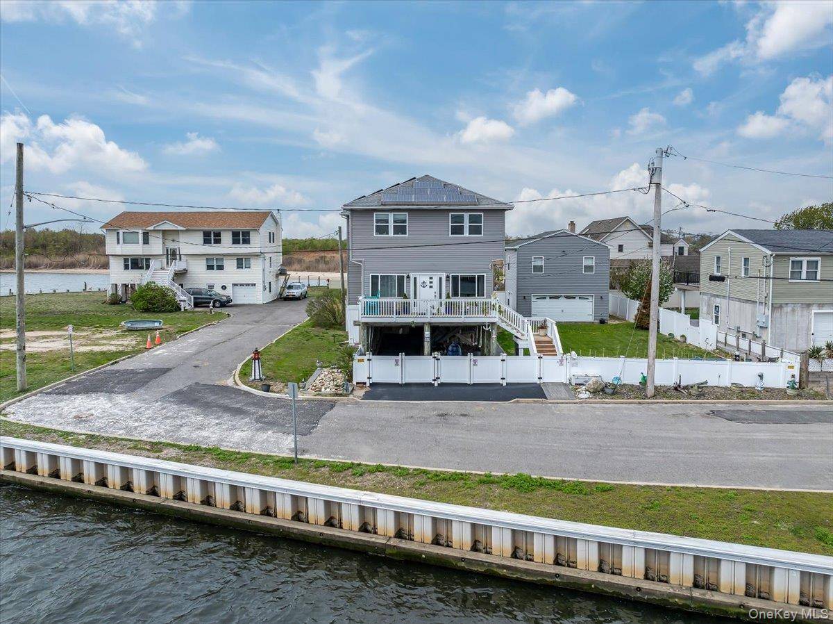 Casa com 3 Quartos à Beira-Mar à Venda em Lindenhurst - Nova Iorque - EUA - 2