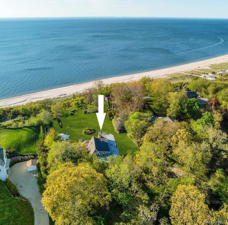 3 Bedroom Home for Sale in Mattituck, New York, USA - 1