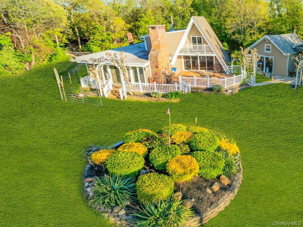 3 Bedroom Home for Sale in Mattituck, New York, USA - 3