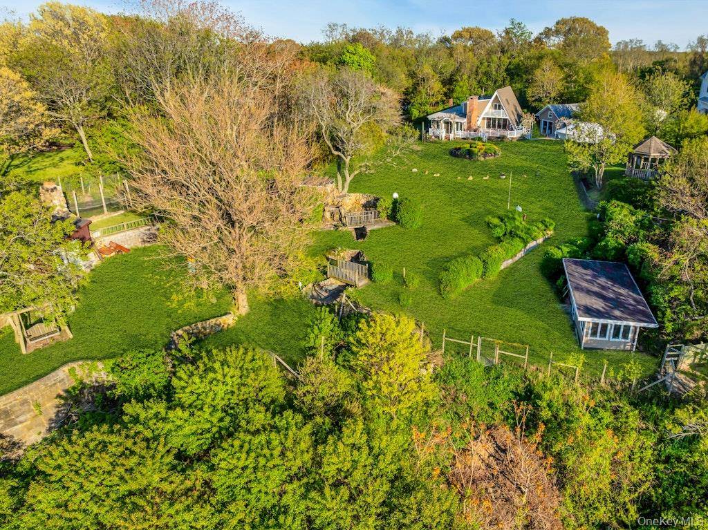 3 Bedroom Home for Sale in Mattituck, New York, USA - 7