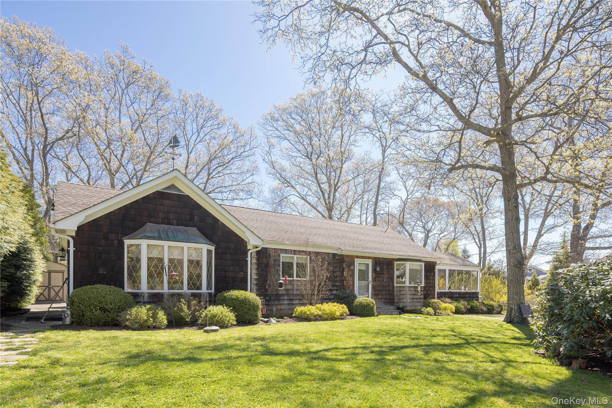 3 Bedroom Home for Sale in Peconic, New York, USA - Waterfront - 3
