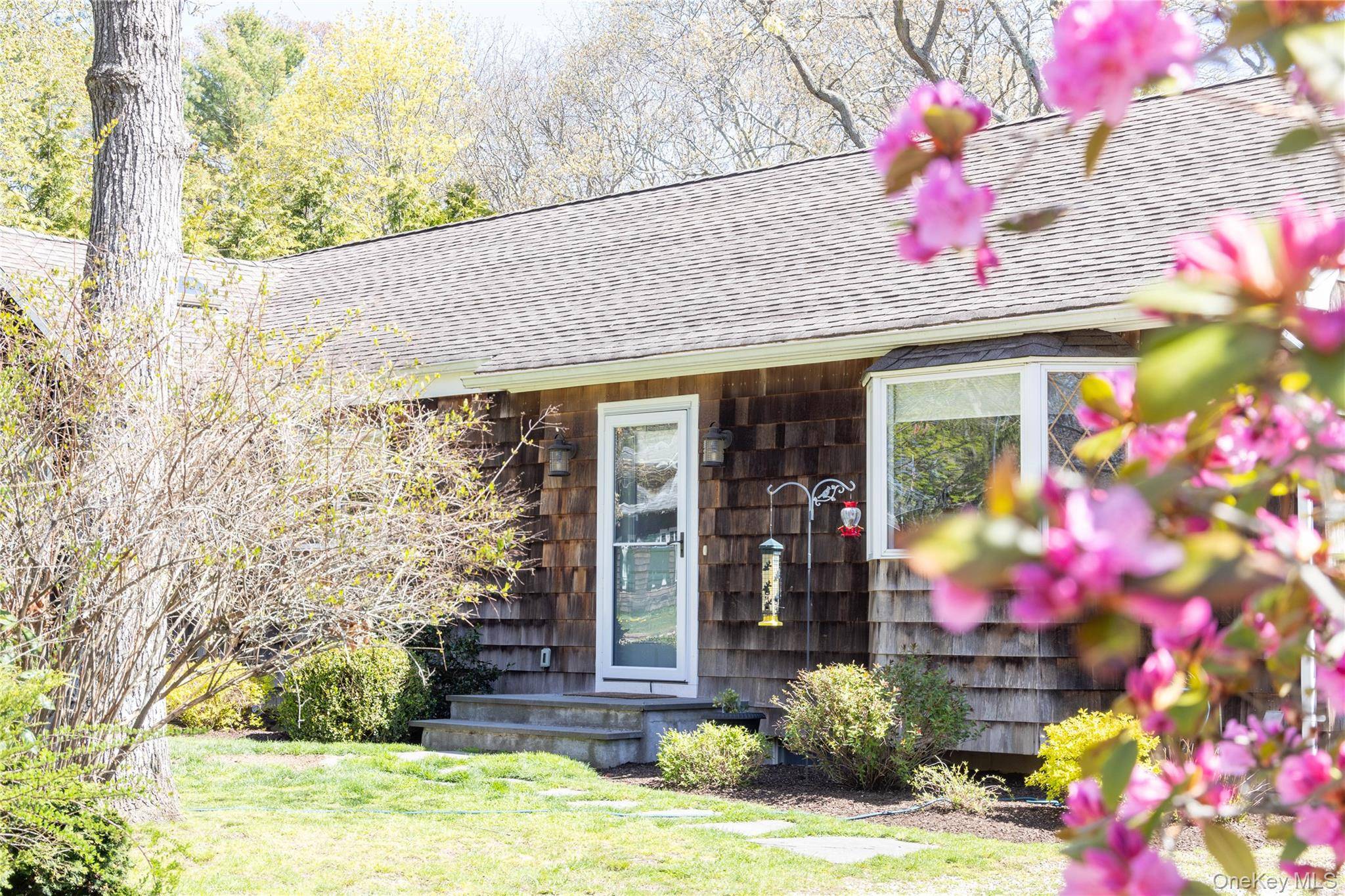3 Bedroom Home for Sale in Peconic, New York, USA - Waterfront - 4