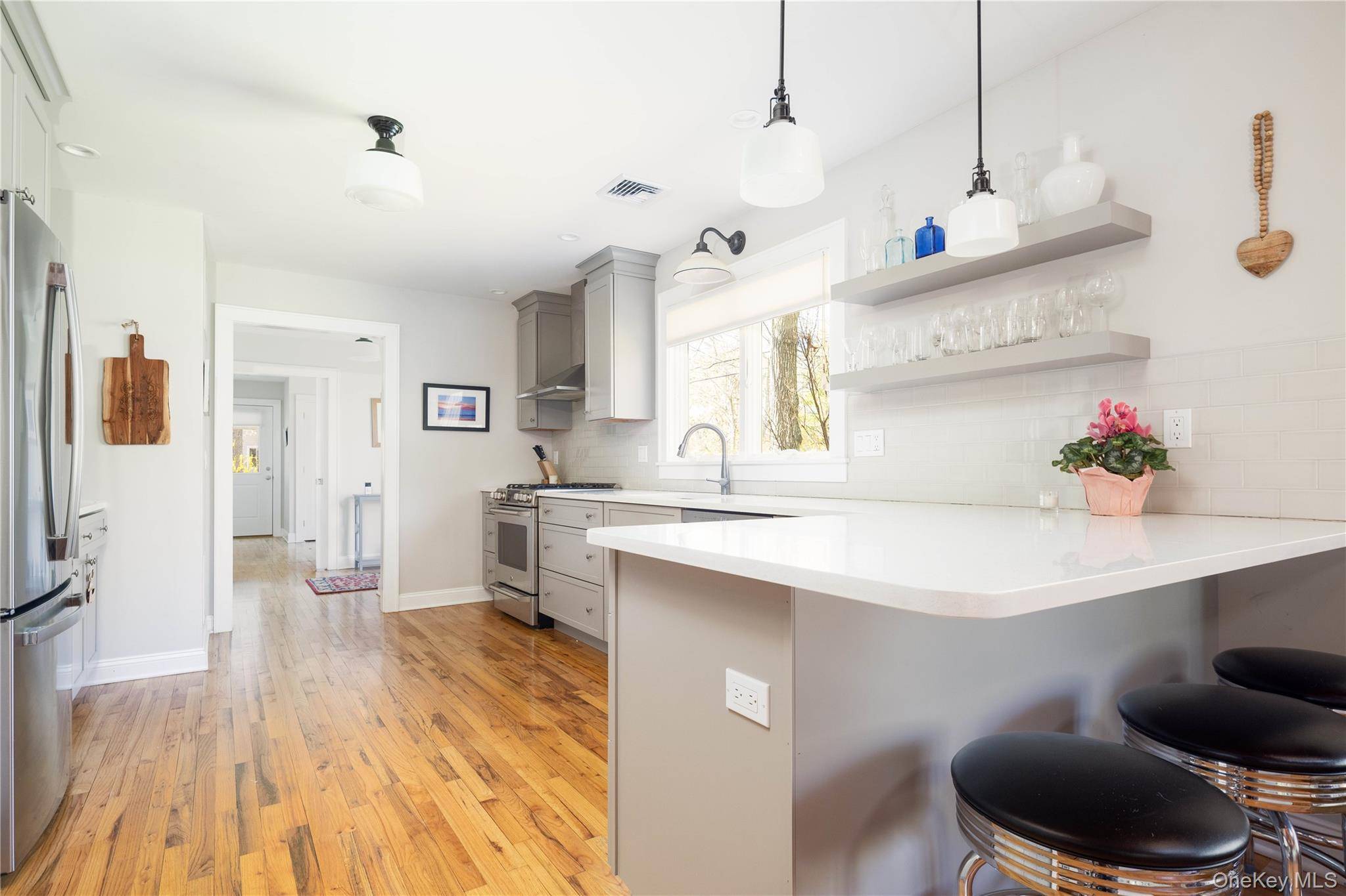 3 Bedroom Home for Sale in Peconic, New York, USA - Waterfront - 5