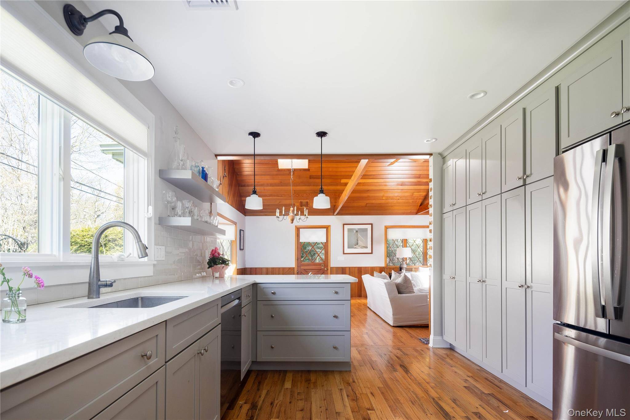 3 Bedroom Home for Sale in Peconic, New York, USA - Waterfront - 6