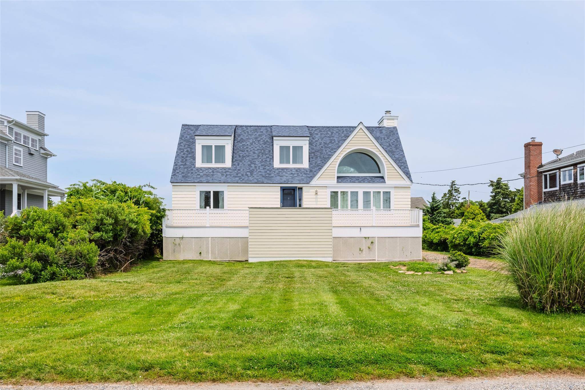 3 Bedroom Waterfront Home for Sale in Remsenburg - New York - USA - 1