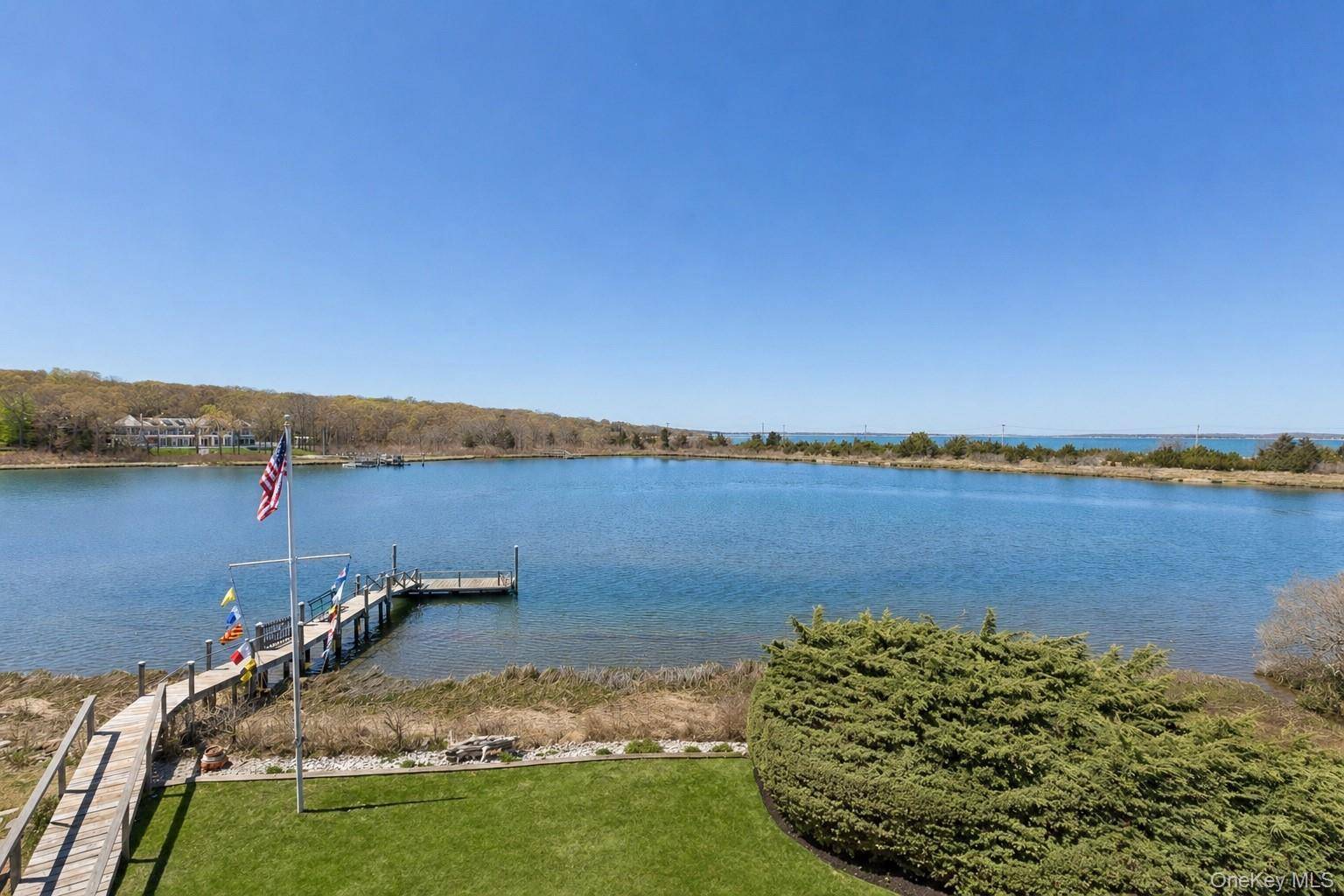 3 Bedroom Waterfront Home for Sale in Sag Harbor - New York - USA - 3
