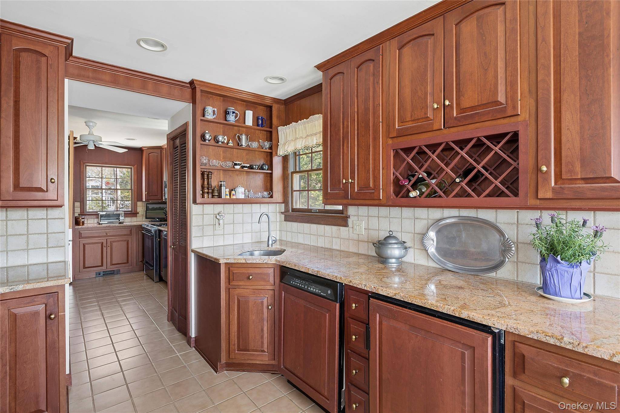 3 Bedroom Waterfront Home for Sale in Sag Harbor - New York - USA - 7