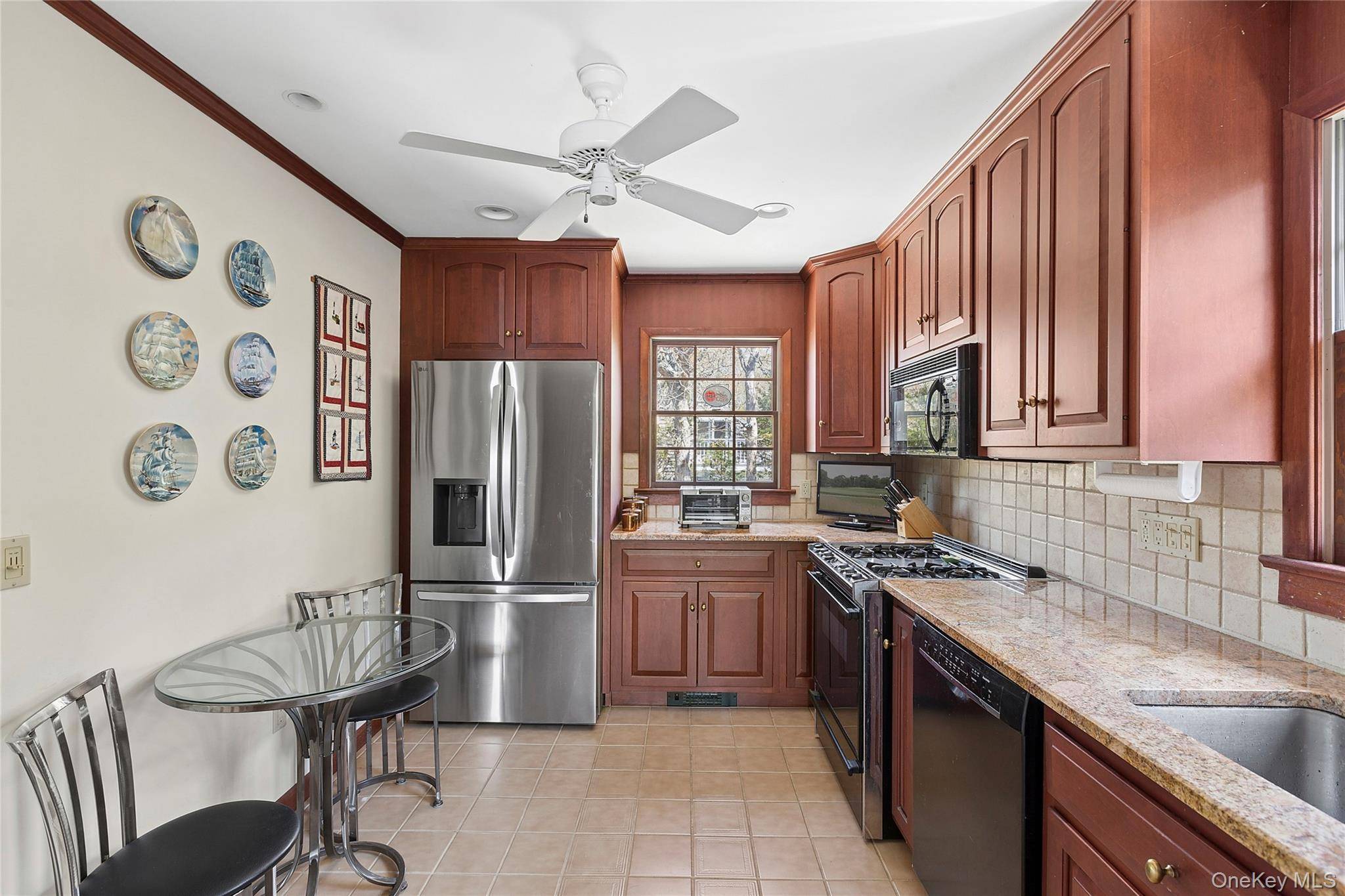 3 Bedroom Waterfront Home for Sale in Sag Harbor - New York - USA - 8