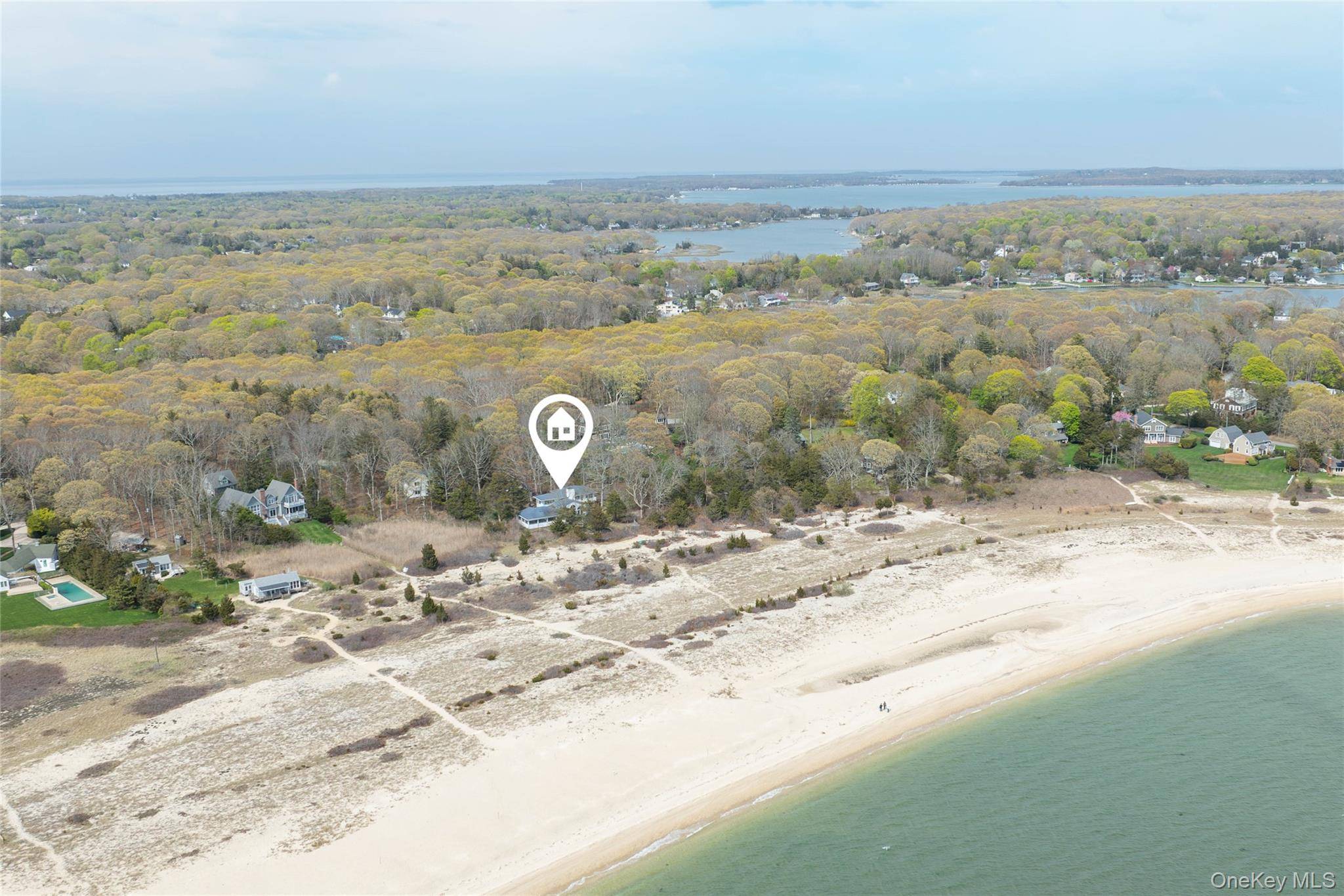 Casa com 3 Quartos à Beira-Mar à Venda em Southold - Nova Iorque - EUA - 1