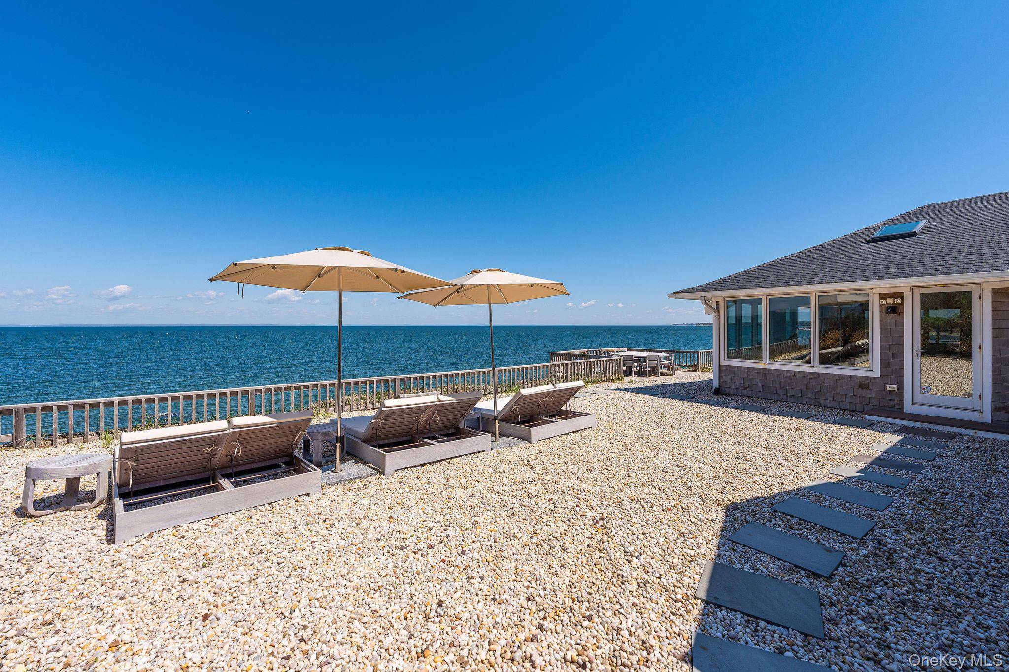 Casa com 3 Quartos à Beira-Mar à Venda em Southold - Nova Iorque - EUA - 2