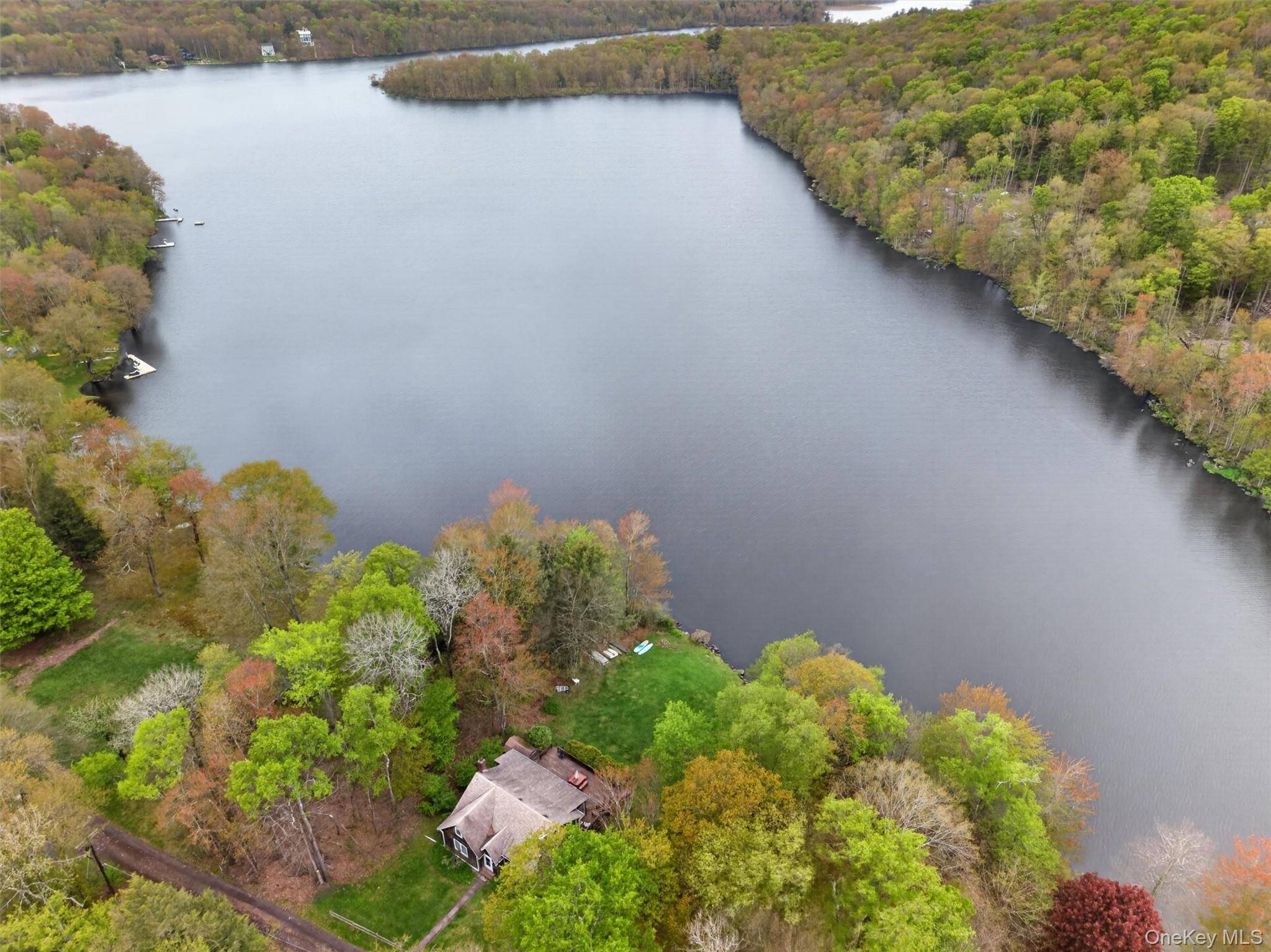 3 Bedroom Home for Sale on Swan Lake - New York - USA - 1