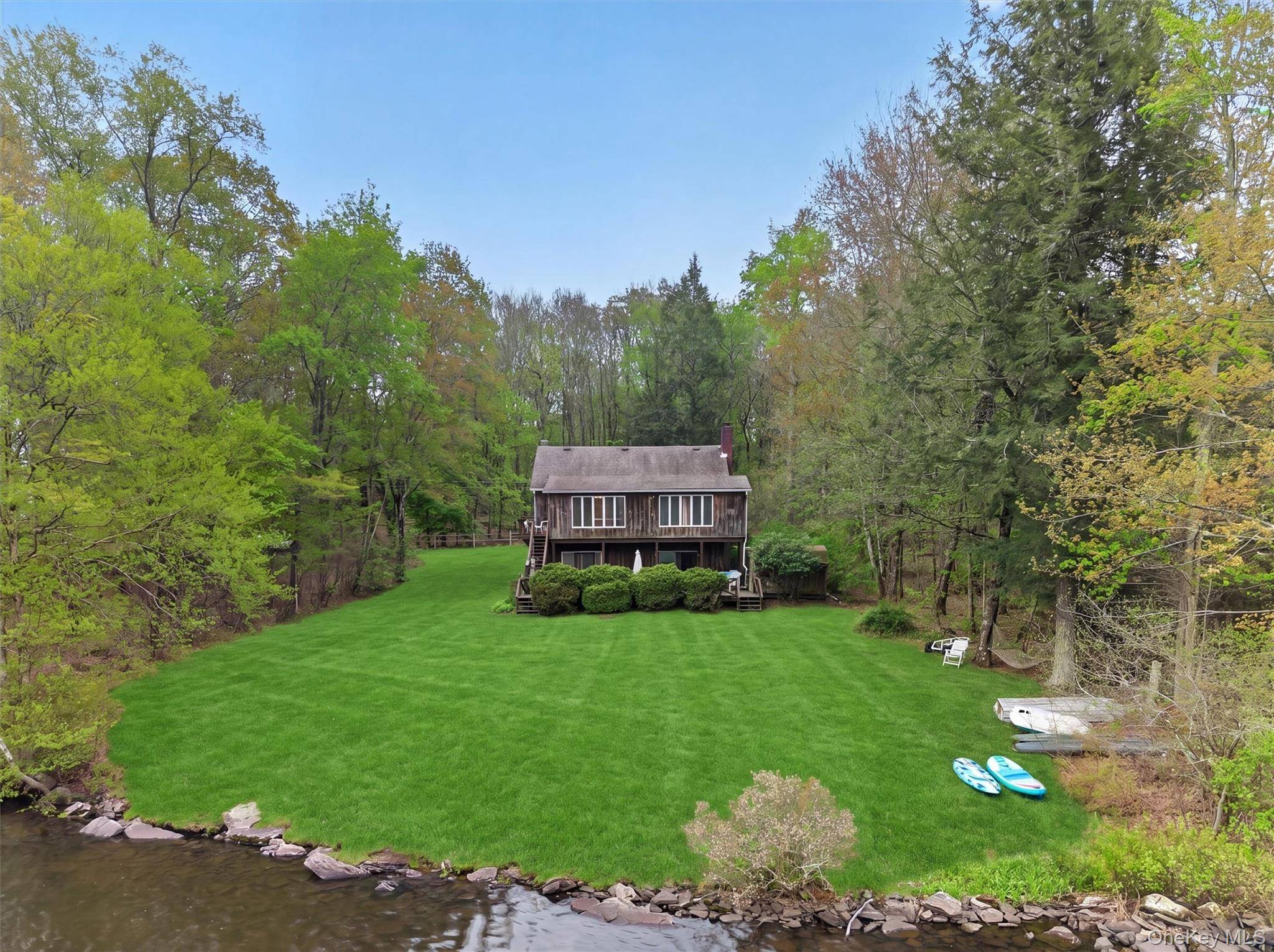 3 Bedroom Home for Sale on Swan Lake - New York - USA - 4