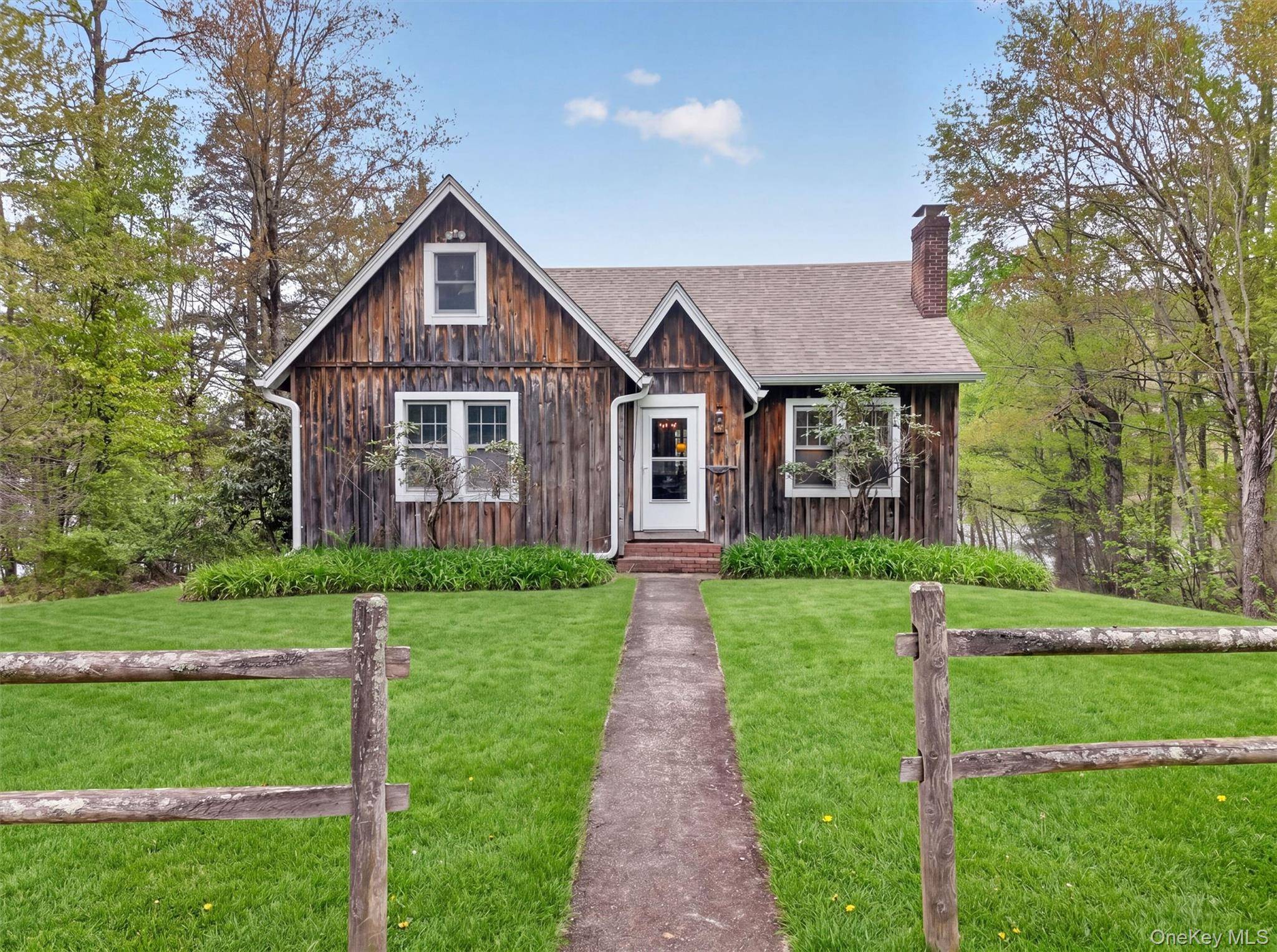 3 Bedroom Home for Sale on Swan Lake - New York - USA - 7
