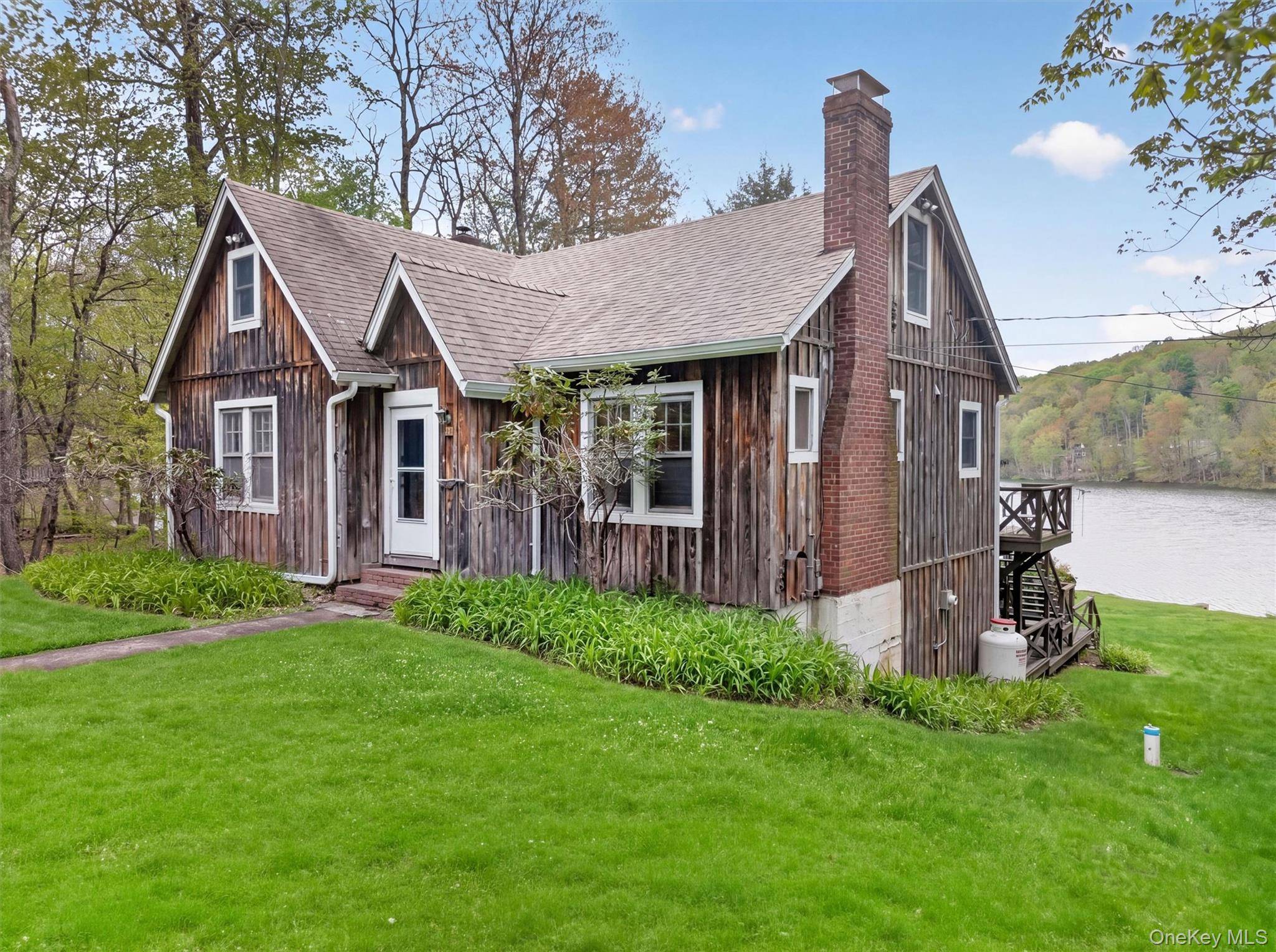 3 Bedroom Home for Sale on Swan Lake - New York - USA - 8