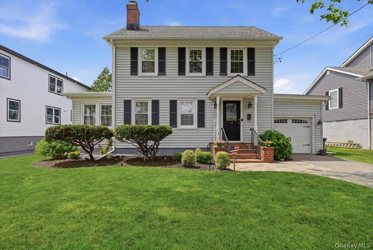 Casa com 3 Quartos à Venda em Amityville - Nova Iorque - EUA - 1