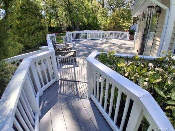 Casa de 3 Dormitorios en Venta en Amityville - Nueva York - EE. UU. - 4