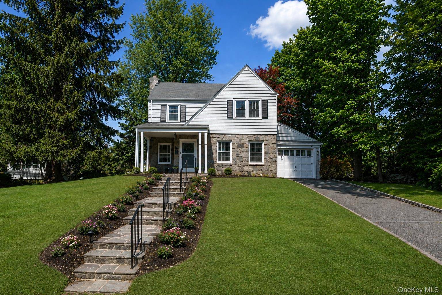 Casa de 3 Dormitorios en Venta en Ardsley - Nueva York - EE. UU. - 1