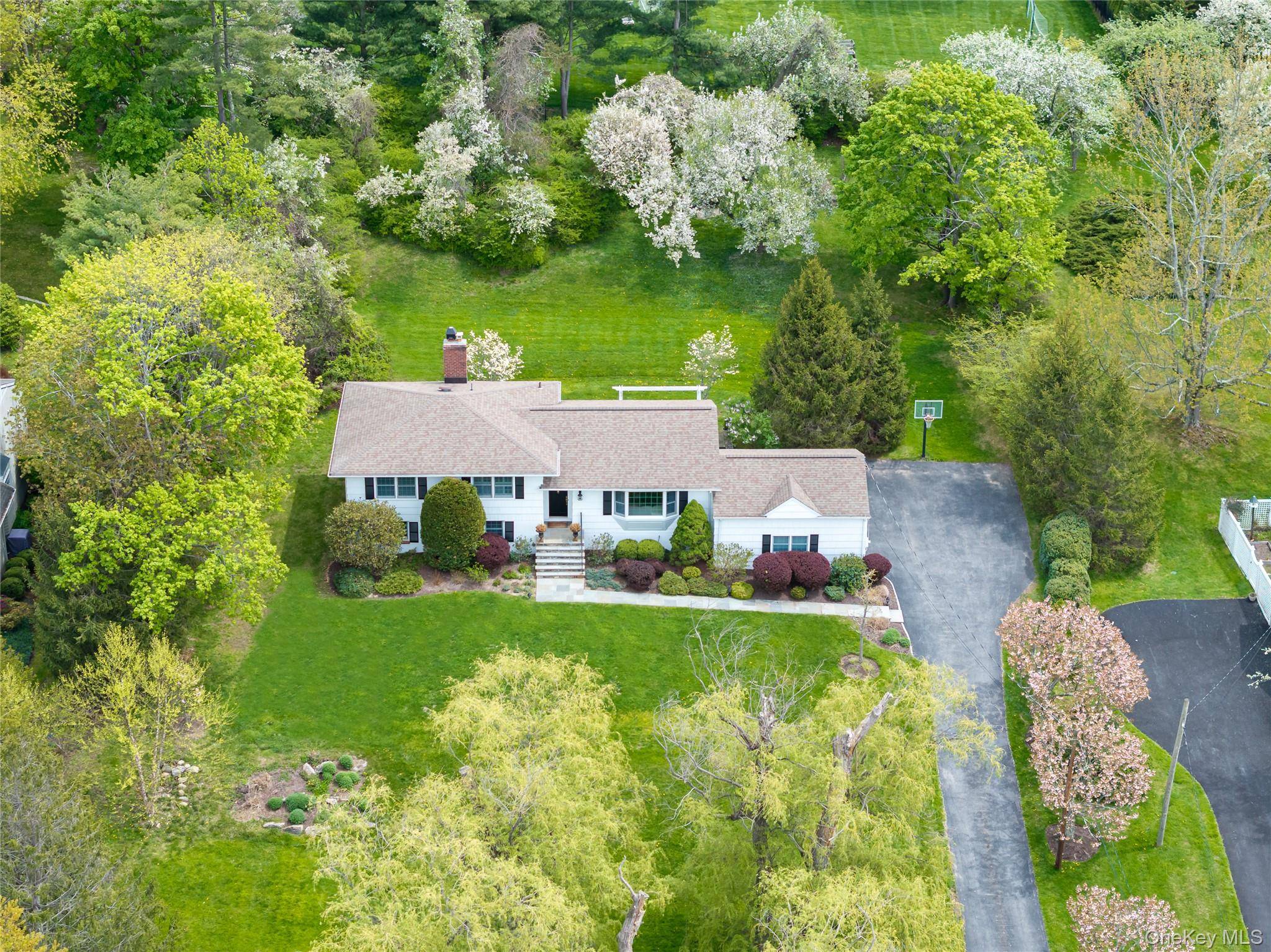 3 Bedroom Home for Sale in Armonk - New York - USA - 2