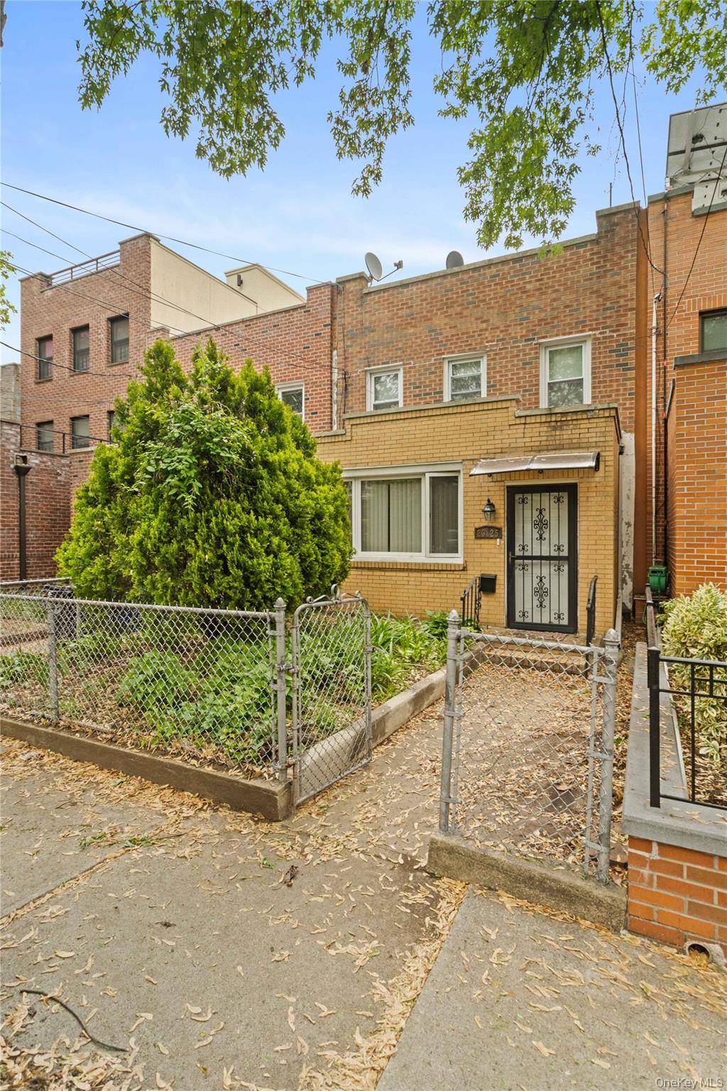 Casa com 3 Quartos à Venda em Astoria - Nova Iorque - EUA - 1
