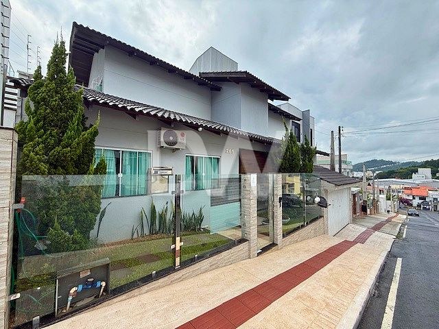 Casa com 3 Quartos à Venda em Balneário Camboriú - Santa Catarina - Brasil - 3