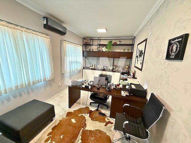 Casa com 3 Quartos à Venda em Balneário Camboriú - Santa Catarina - Brasil - 4