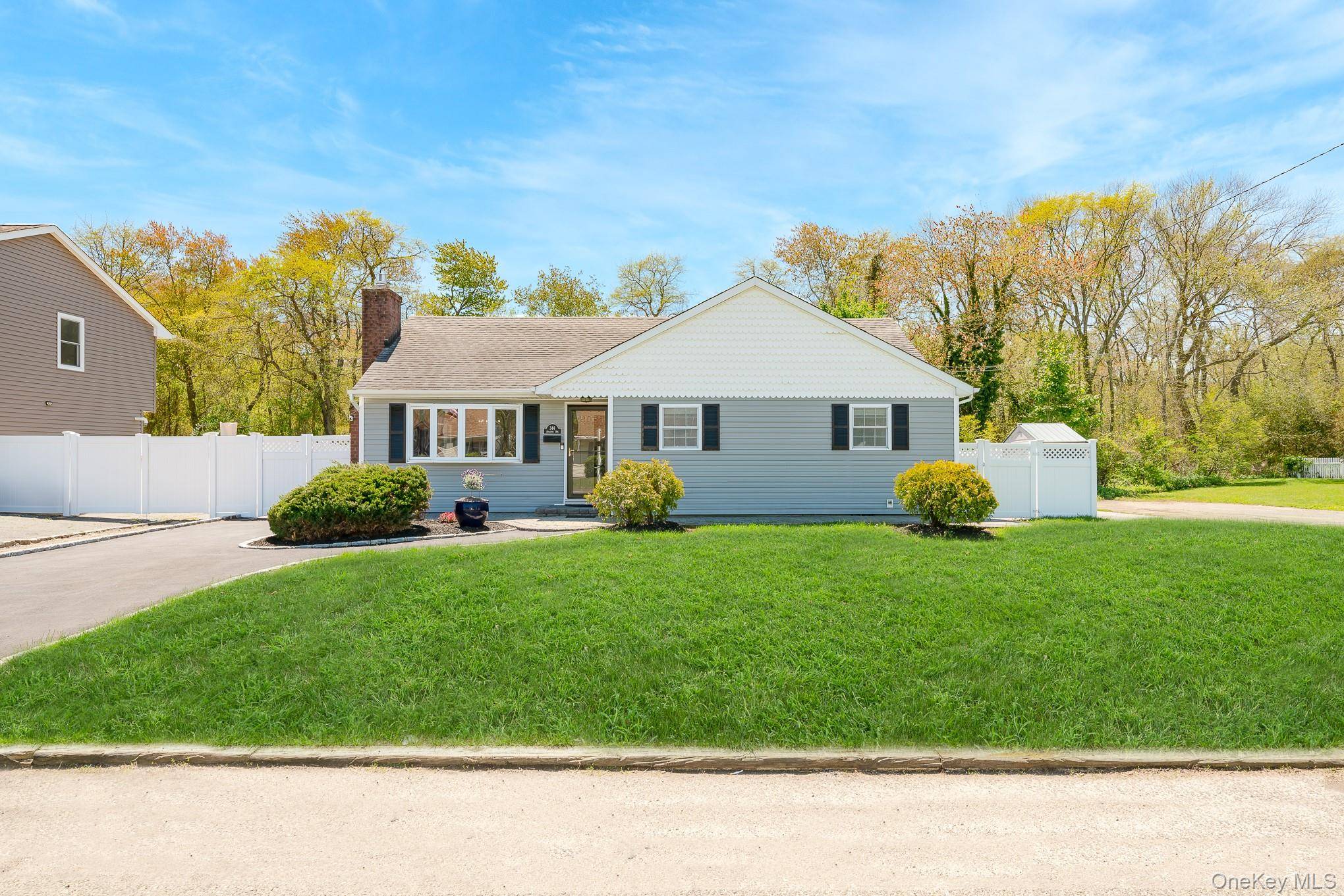 3 Bedroom Home for Sale in Bay Shore - New York - USA - 1