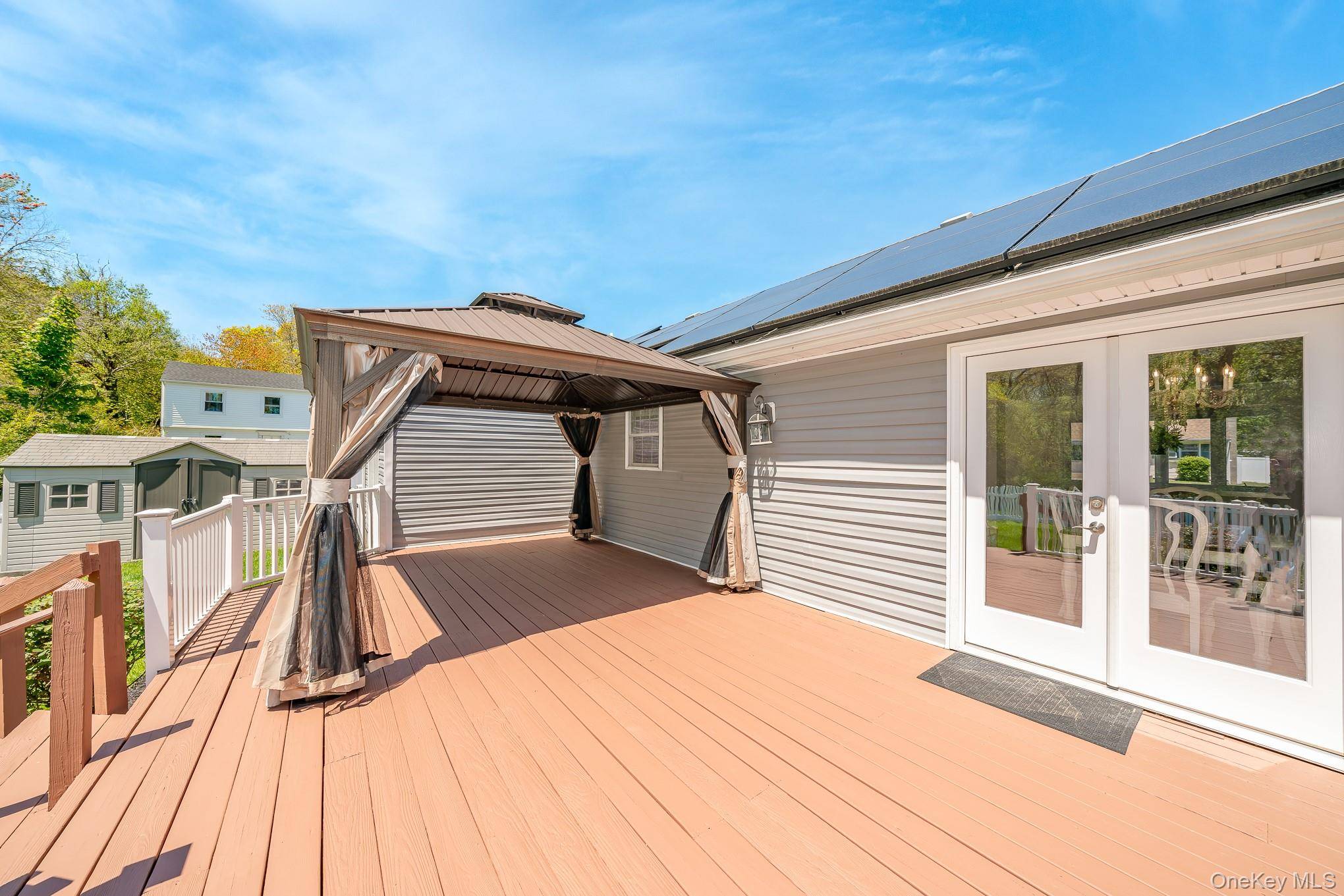 3 Bedroom Home for Sale in Bay Shore - New York - USA - 2