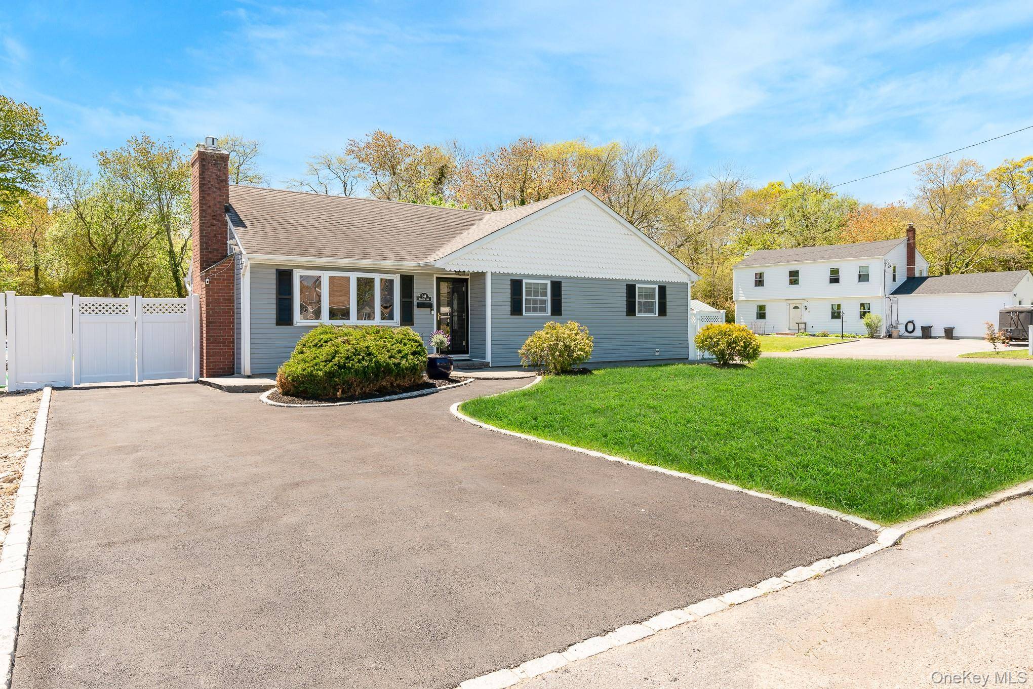 3 Bedroom Home for Sale in Bay Shore - New York - USA - 4