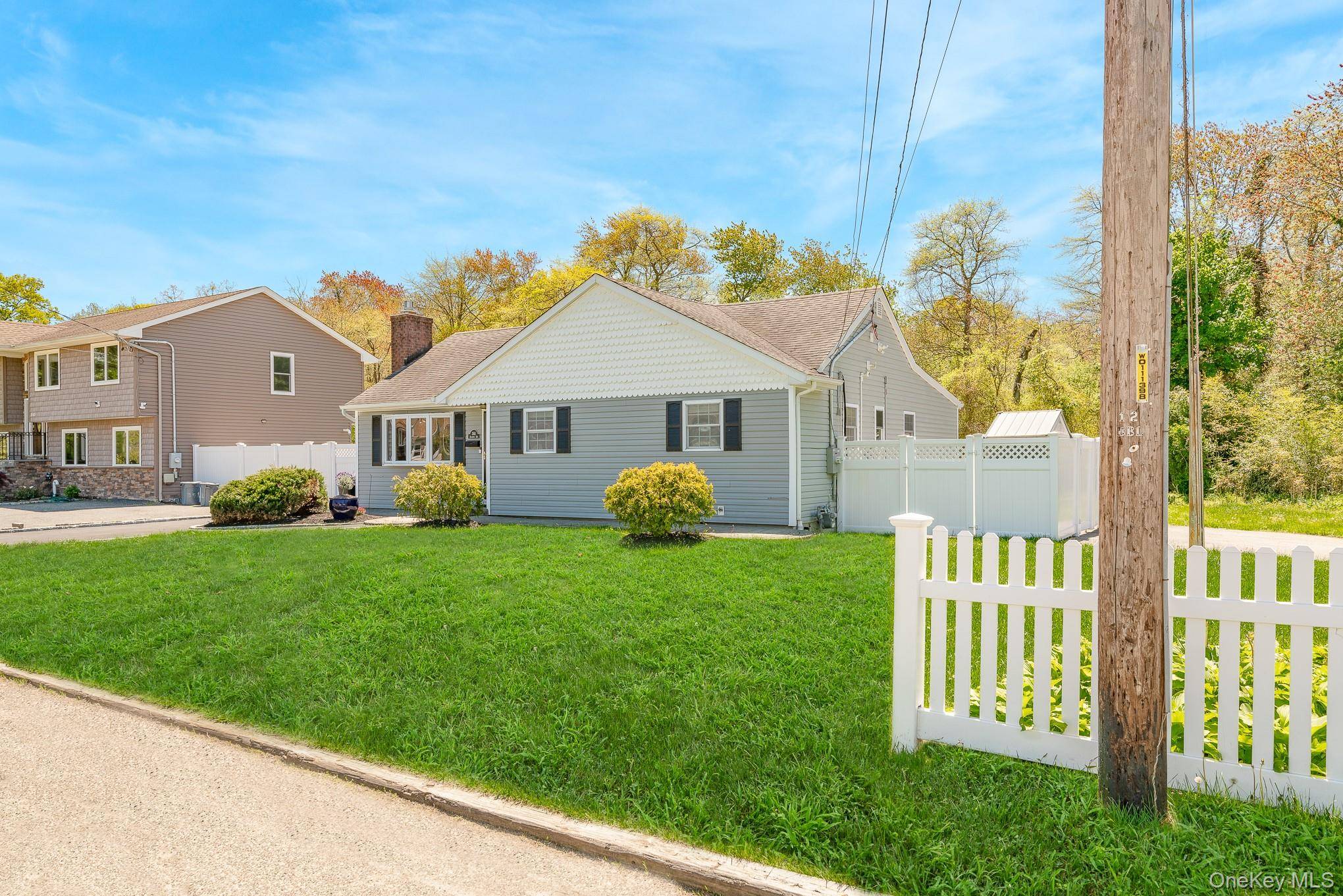 3 Bedroom Home for Sale in Bay Shore - New York - USA - 5