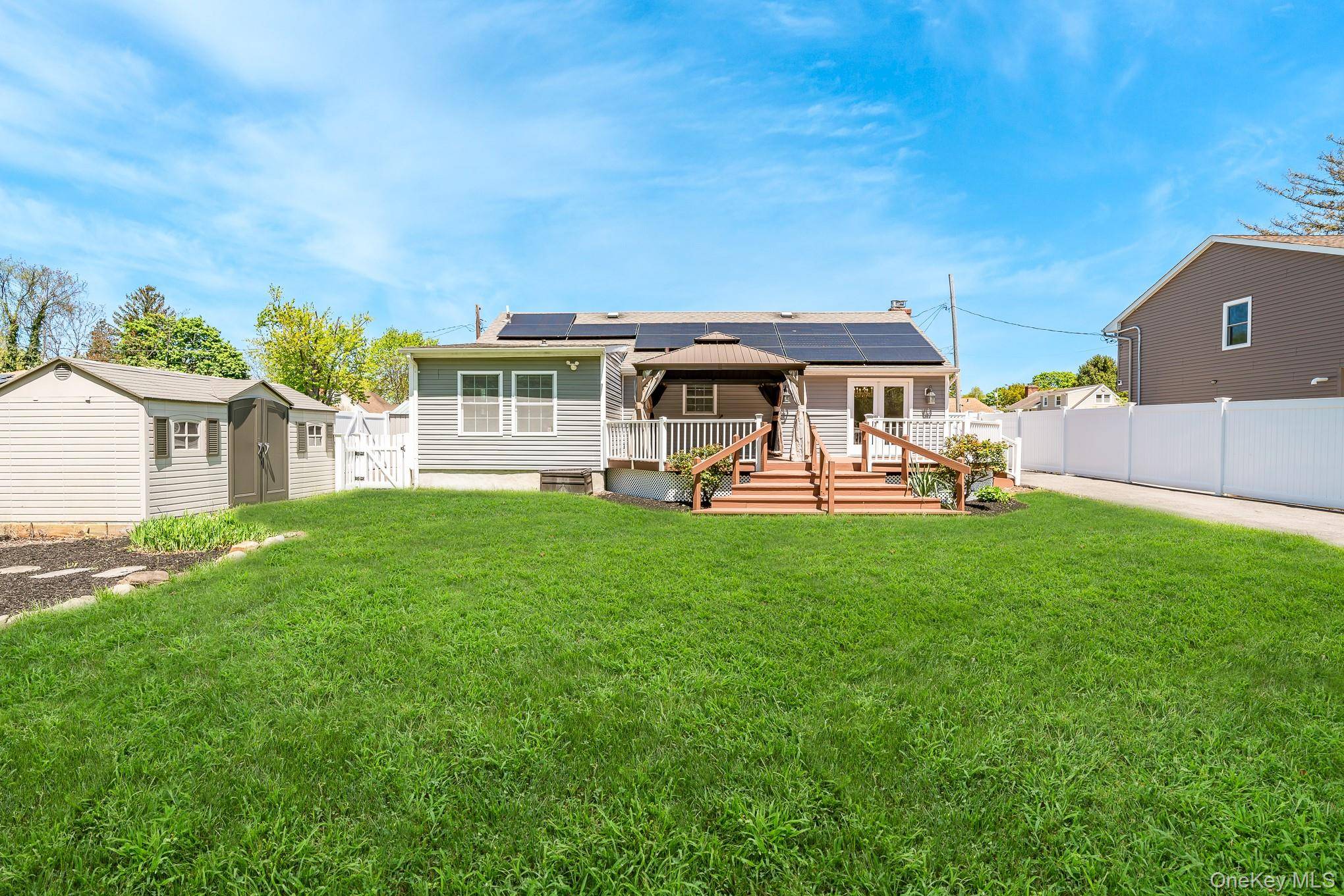 3 Bedroom Home for Sale in Bay Shore - New York - USA - 6