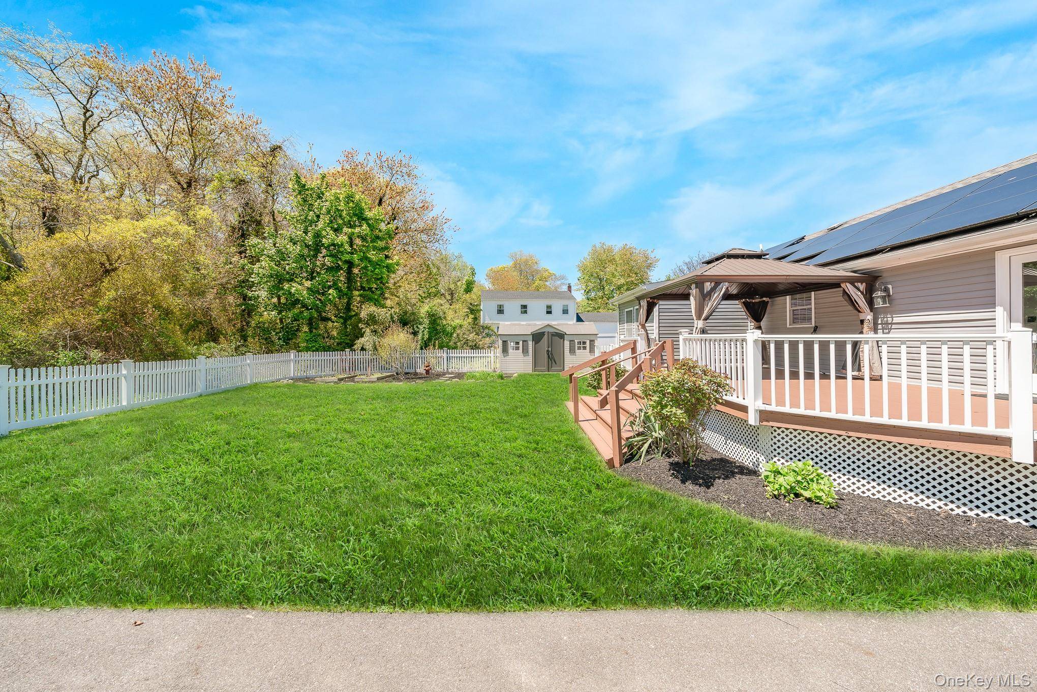 3 Bedroom Home for Sale in Bay Shore - New York - USA - 7