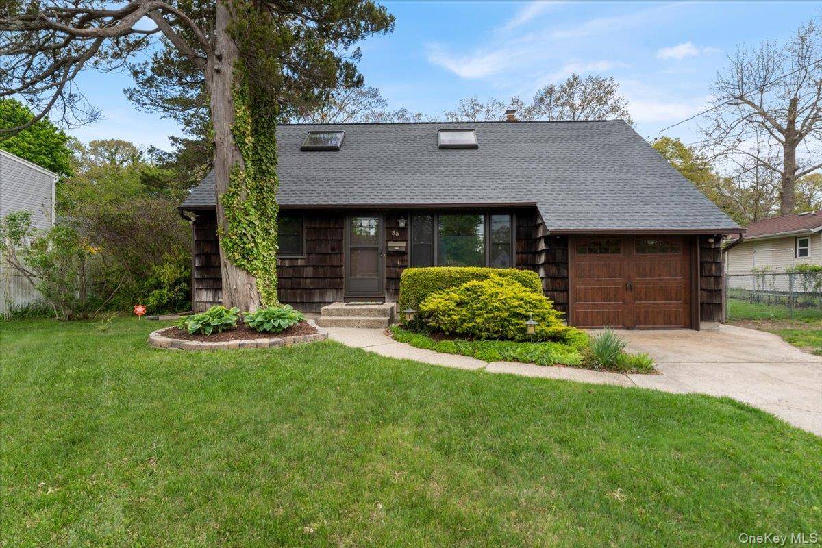 3 Bedroom Home for Sale in Bay Shore - New York - USA - 1