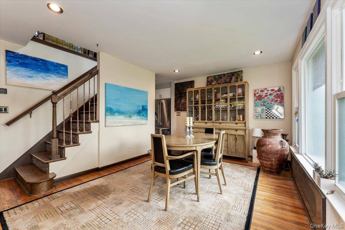 3 Bedroom Home for Sale in Bay Shore - New York - USA - 3