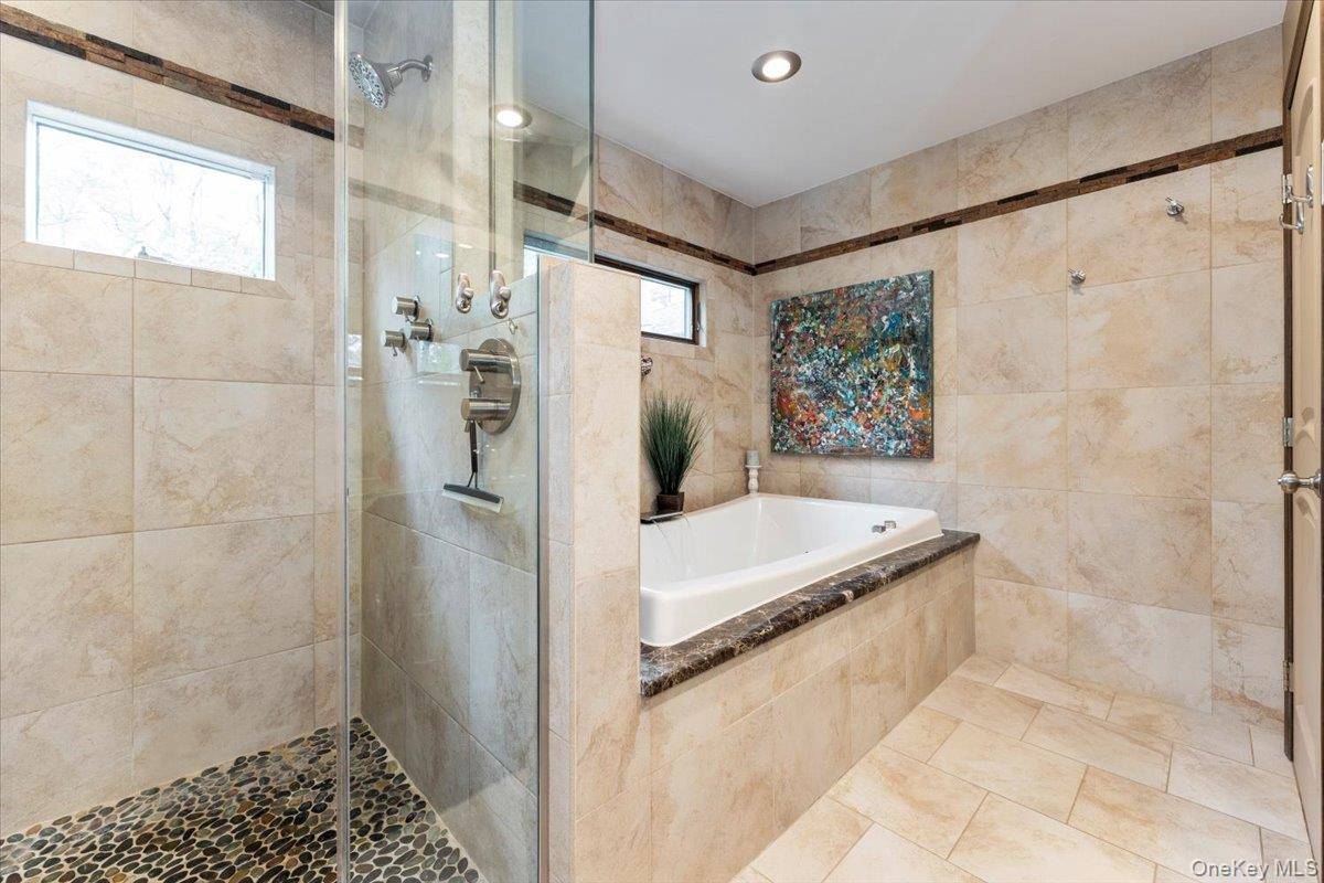 3 Bedroom Home for Sale in Bay Shore - New York - USA - 5