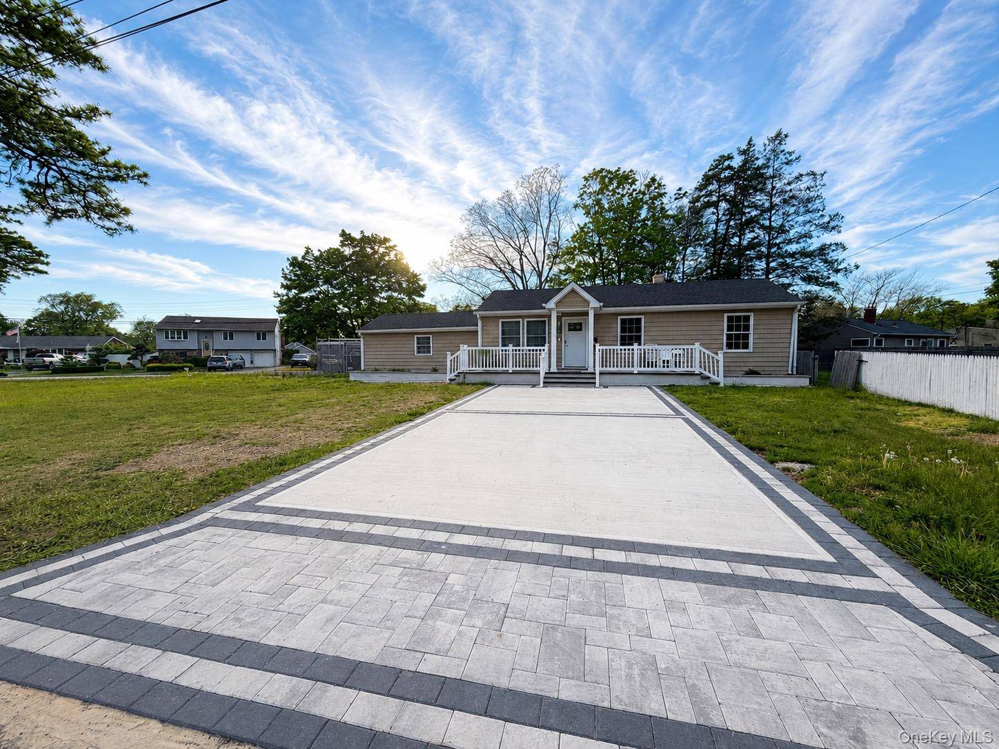 3 Bedroom Home for Sale in Bay Shore - New York - USA - 1
