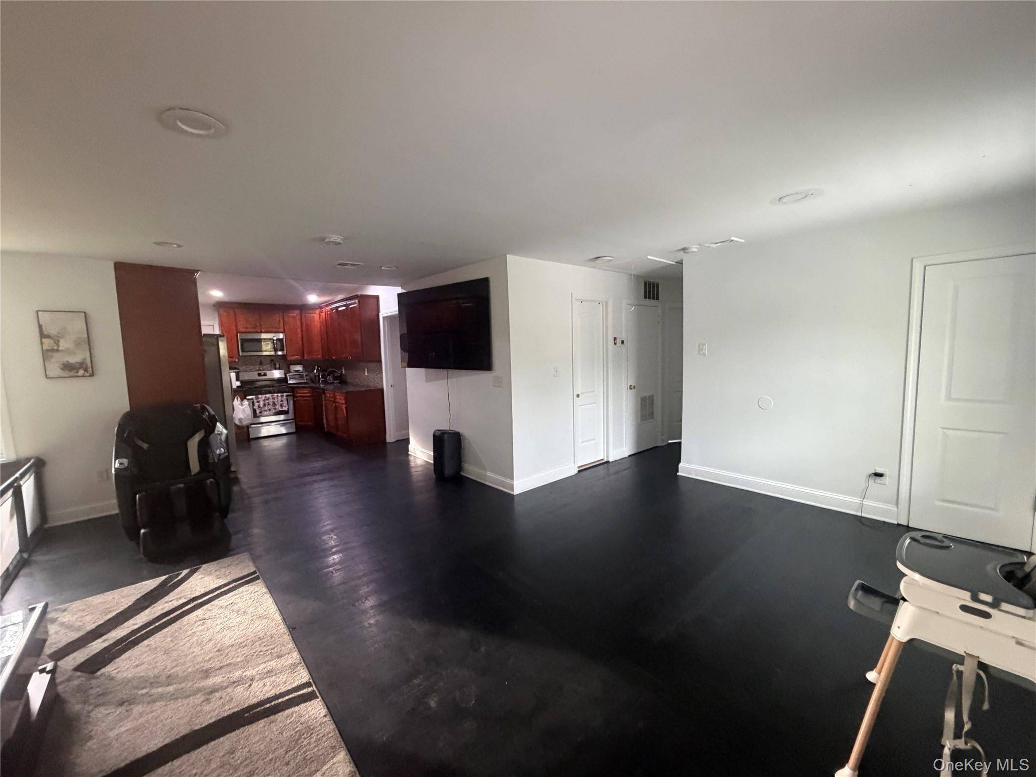 3 Bedroom Home for Sale in Bay Shore - New York - USA - 2