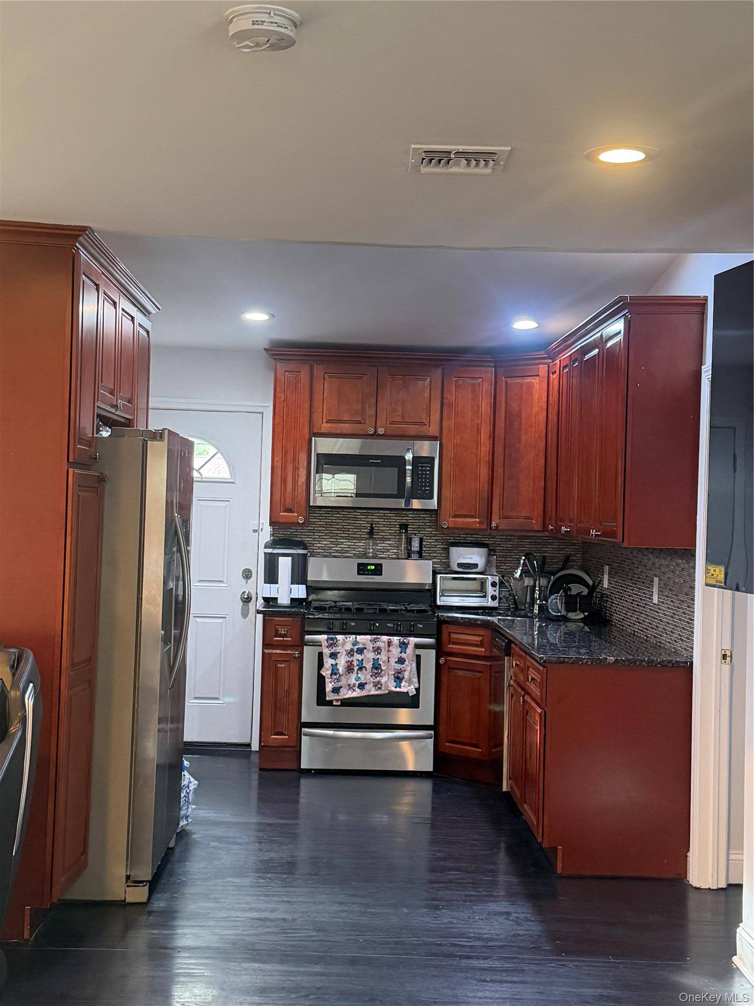 3 Bedroom Home for Sale in Bay Shore - New York - USA - 5